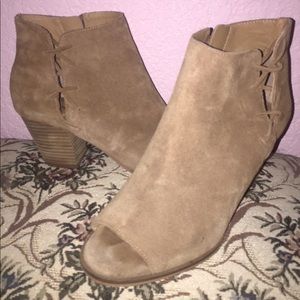 Lucky Brand LK Hearkerr Peep Toe Bootie